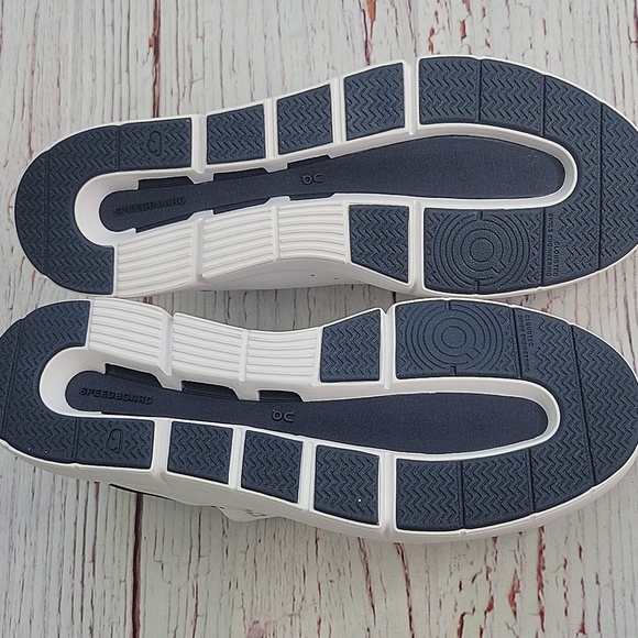 On Running THE ROGER White Sneakers Women's Size 9.5 NWOT - Picture 8 of 11